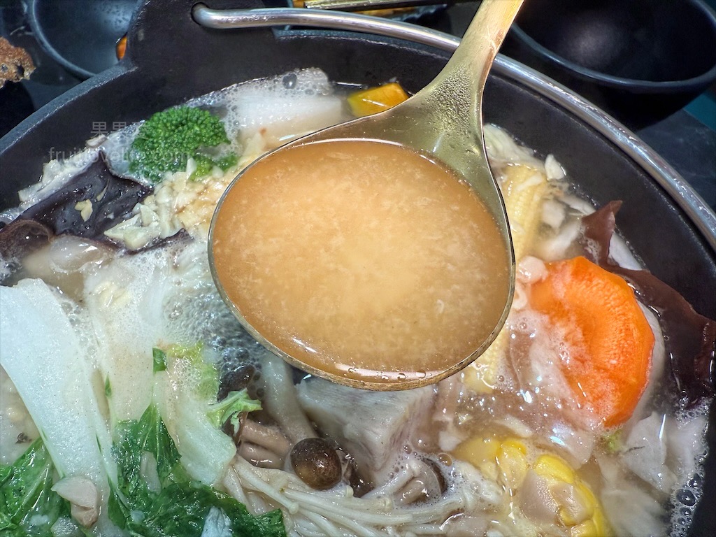 鵝与鍋虎尾總店 | 雲林虎尾鵝肉火鍋，招牌鵝白湯清香鮮甜、Q嫩鵝肉片、六宮格鮮蔬盤，多樣招牌必點小菜、主食 @果果愛Fruitlove