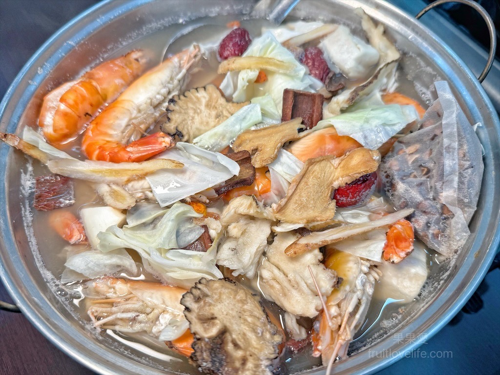 東港祿活海鮮 | 台中南區海鮮熱炒餐廳，活泰國蝦、招牌燒酒蝦、老菜脯雞湯，白飯免費吃到飽，聚餐小酌好地方 @果果愛Fruitlove