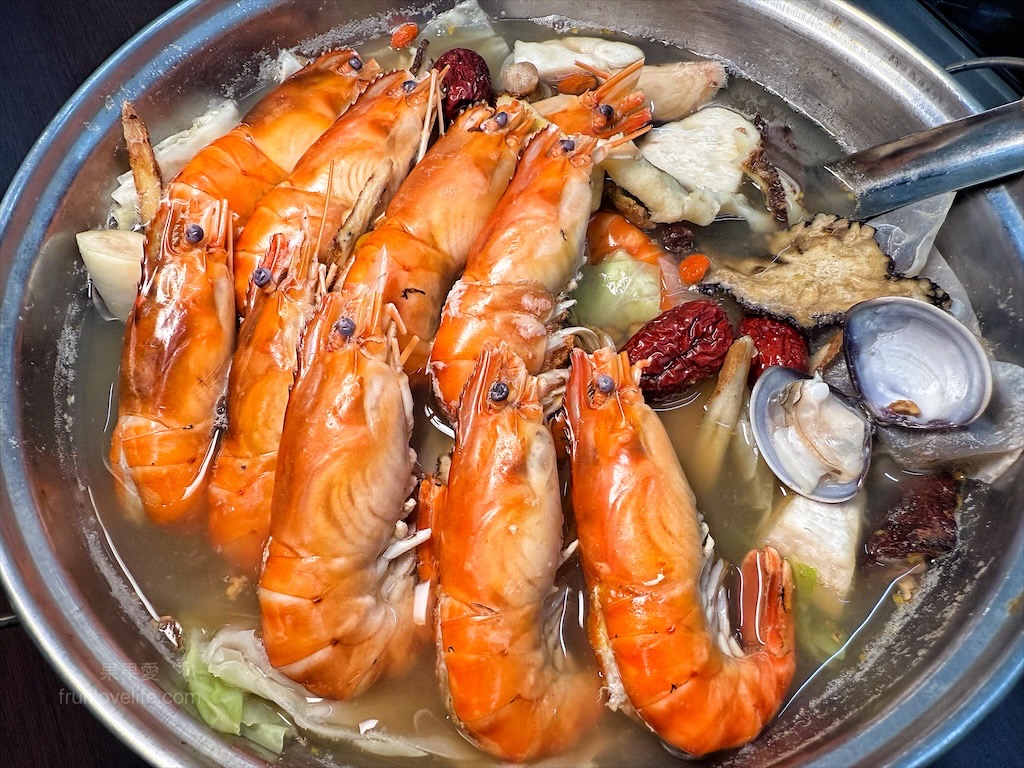 東港祿活海鮮 | 台中南區海鮮熱炒餐廳，活泰國蝦、招牌燒酒蝦、老菜脯雞湯，白飯免費吃到飽，聚餐小酌好地方 @果果愛Fruitlove