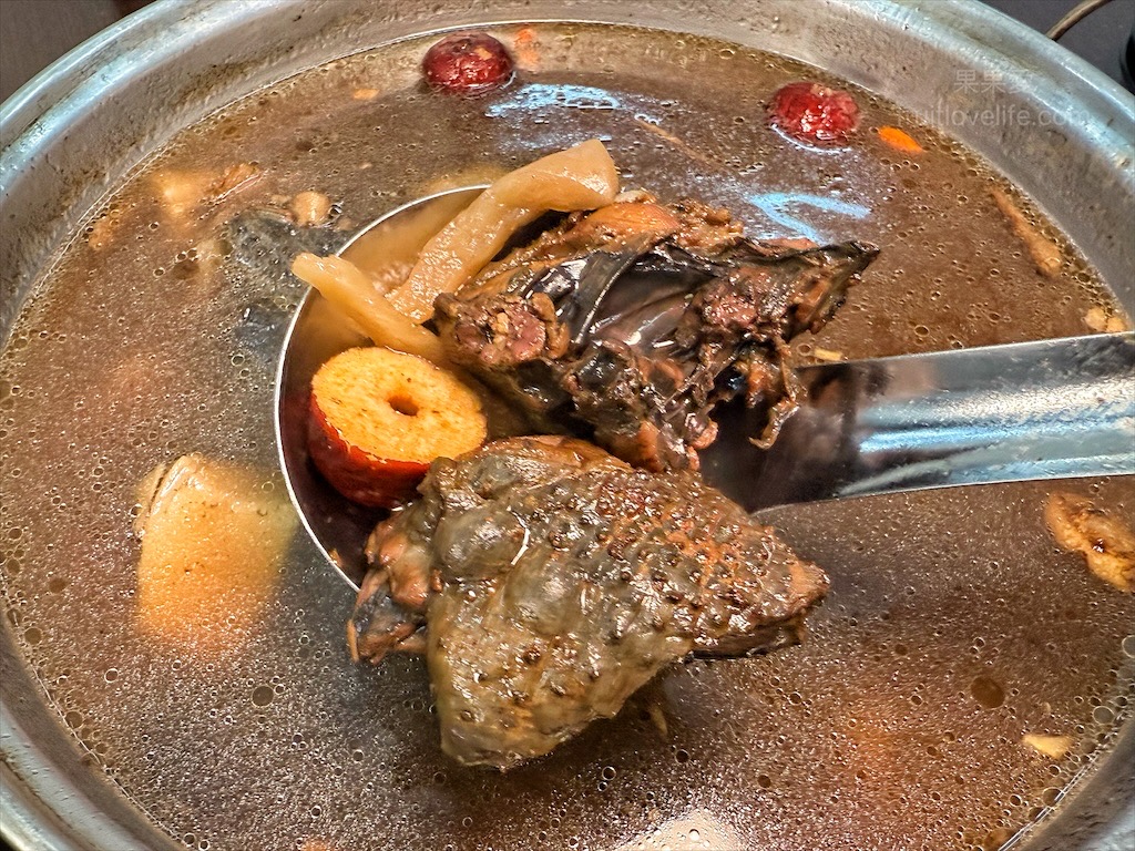 東港祿活海鮮 | 台中南區海鮮熱炒餐廳，活泰國蝦、招牌燒酒蝦、老菜脯雞湯，白飯免費吃到飽，聚餐小酌好地方 @果果愛Fruitlove