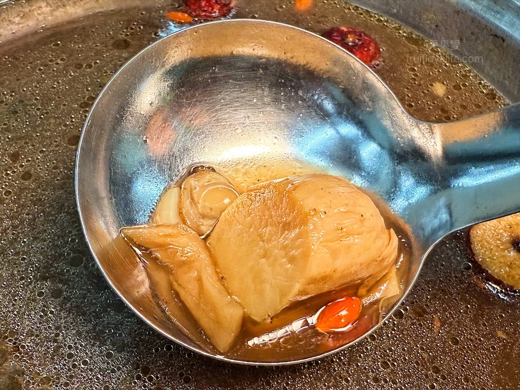 東港祿活海鮮 | 台中南區海鮮熱炒餐廳，活泰國蝦、招牌燒酒蝦、老菜脯雞湯，白飯免費吃到飽，聚餐小酌好地方 @果果愛Fruitlove