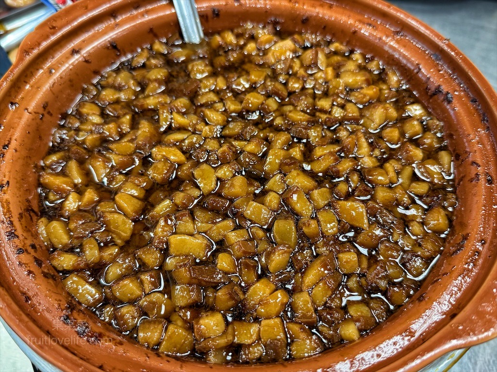 五吉雞腿王 | 台中南區便當，一碗滷肉飯不夠，免費再加一碗，鹹酥雞、炸大雞腿、自製朝天椒菜脯都很推薦 @果果愛Fruitlove