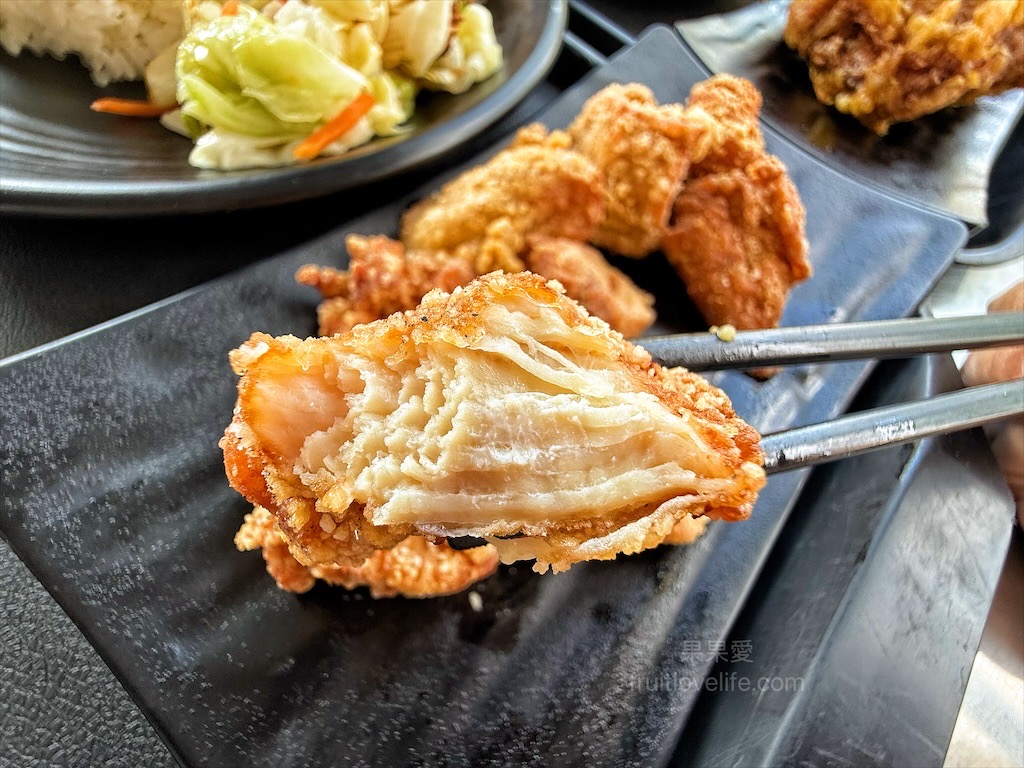 五吉雞腿王 | 台中南區便當，一碗滷肉飯不夠，免費再加一碗，鹹酥雞、炸大雞腿、自製朝天椒菜脯都很推薦 @果果愛Fruitlove