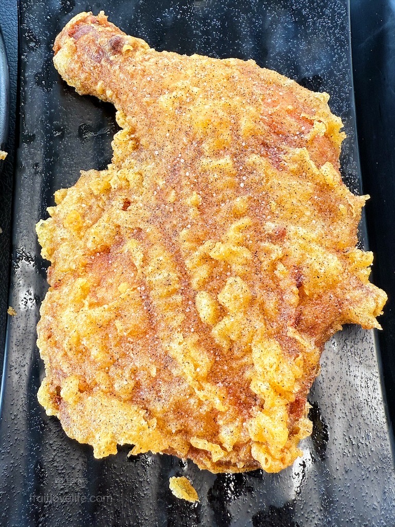 五吉雞腿王 | 台中南區便當，一碗滷肉飯不夠，免費再加一碗，鹹酥雞、炸大雞腿、自製朝天椒菜脯都很推薦 @果果愛Fruitlove