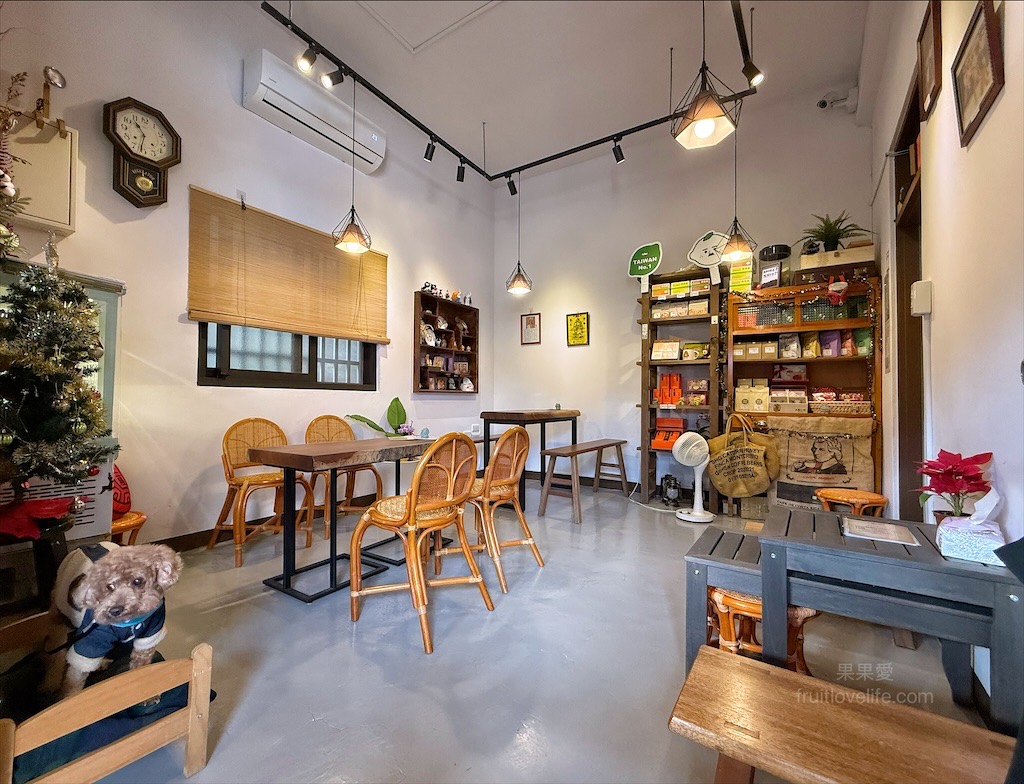 王藤咖啡 | 苗栗通霄白沙屯寵物友善咖啡廳,漂浮冰咖啡醒獅、祥龍相當吸睛,還有以勇字拉花來結合白沙屯 @果果愛Fruitlove 王藤咖啡 | 苗栗通霄白沙屯寵物友善咖啡廳,漂浮冰咖啡醒獅、祥龍相當吸睛,還有以勇字拉花來結合白沙屯 @果果愛Fruitlove