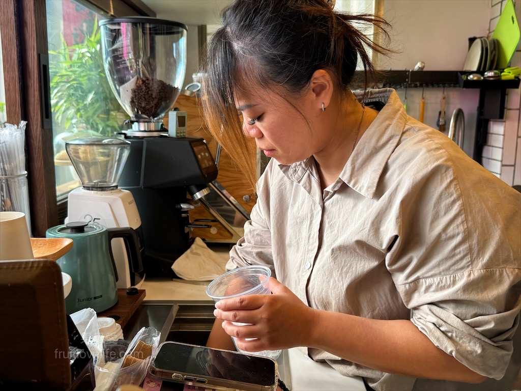 王藤咖啡 | 苗栗通霄白沙屯寵物友善咖啡廳,漂浮冰咖啡醒獅、祥龍相當吸睛,還有以勇字拉花來結合白沙屯 @果果愛Fruitlove 王藤咖啡 | 苗栗通霄白沙屯寵物友善咖啡廳,漂浮冰咖啡醒獅、祥龍相當吸睛,還有以勇字拉花來結合白沙屯 @果果愛Fruitlove