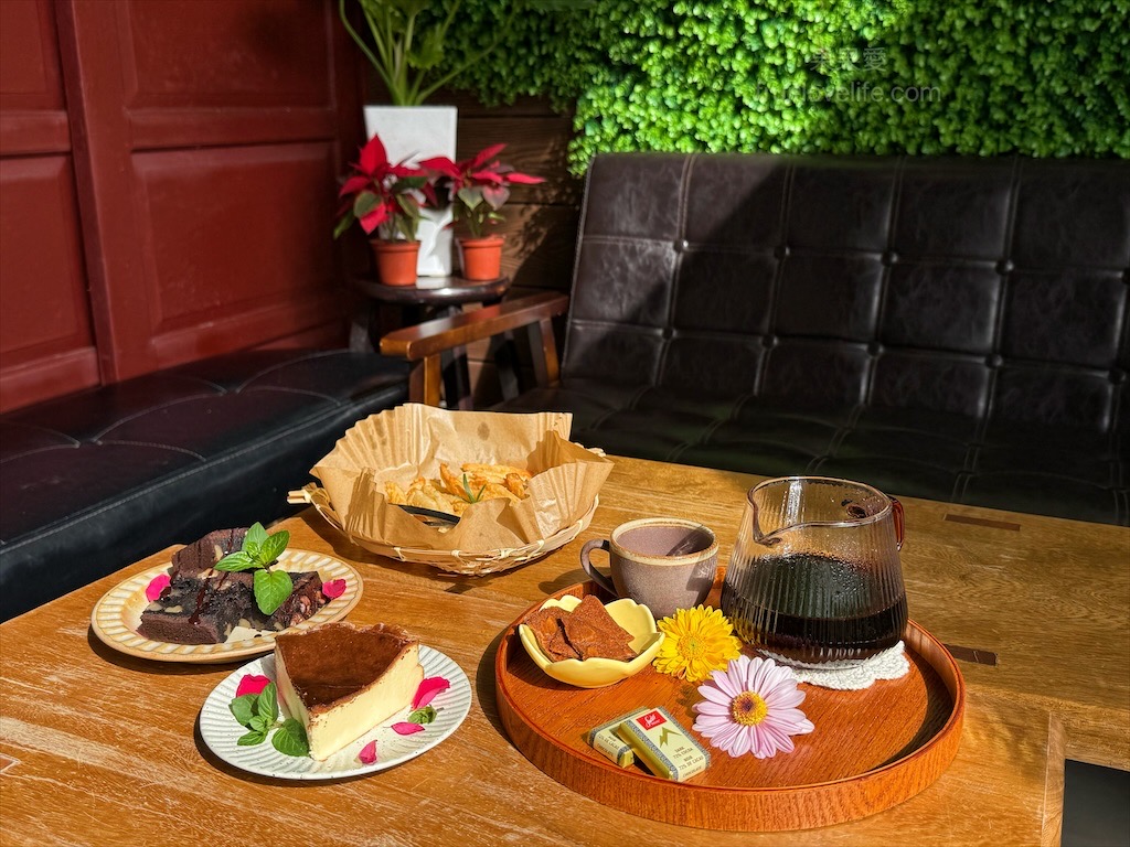 王藤咖啡 | 苗栗通霄白沙屯寵物友善咖啡廳,漂浮冰咖啡醒獅、祥龍相當吸睛,還有以勇字拉花來結合白沙屯 @果果愛Fruitlove 王藤咖啡 | 苗栗通霄白沙屯寵物友善咖啡廳,漂浮冰咖啡醒獅、祥龍相當吸睛,還有以勇字拉花來結合白沙屯 @果果愛Fruitlove