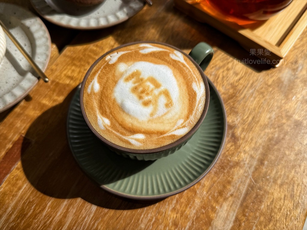 王藤咖啡 | 苗栗通霄白沙屯寵物友善咖啡廳,漂浮冰咖啡醒獅、祥龍相當吸睛,還有以勇字拉花來結合白沙屯 @果果愛Fruitlove 王藤咖啡 | 苗栗通霄白沙屯寵物友善咖啡廳,漂浮冰咖啡醒獅、祥龍相當吸睛,還有以勇字拉花來結合白沙屯 @果果愛Fruitlove