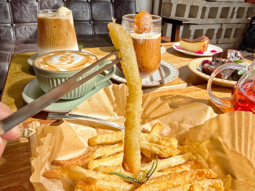 王藤咖啡 | 苗栗通霄白沙屯寵物友善咖啡廳,漂浮冰咖啡醒獅、祥龍相當吸睛,還有以勇字拉花來結合白沙屯 @果果愛Fruitlove 王藤咖啡 | 苗栗通霄白沙屯寵物友善咖啡廳,漂浮冰咖啡醒獅、祥龍相當吸睛,還有以勇字拉花來結合白沙屯 @果果愛Fruitlove