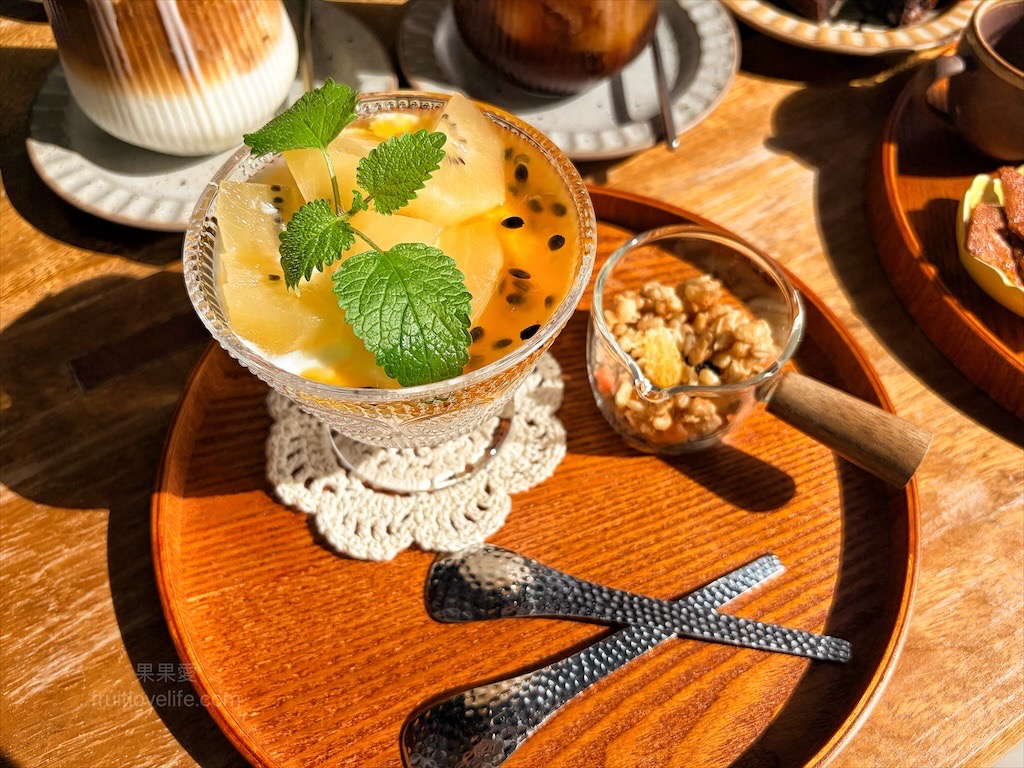 王藤咖啡 | 苗栗通霄白沙屯寵物友善咖啡廳,漂浮冰咖啡醒獅、祥龍相當吸睛,還有以勇字拉花來結合白沙屯 @果果愛Fruitlove 王藤咖啡 | 苗栗通霄白沙屯寵物友善咖啡廳,漂浮冰咖啡醒獅、祥龍相當吸睛,還有以勇字拉花來結合白沙屯 @果果愛Fruitlove