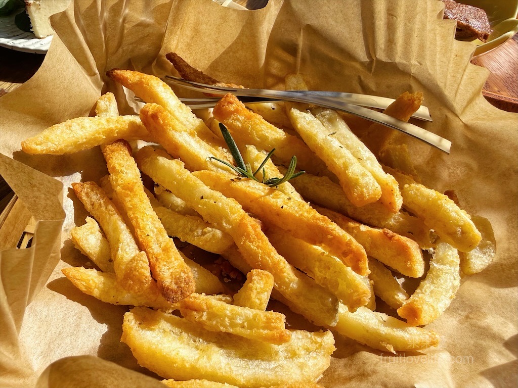 王藤咖啡 | 苗栗通霄白沙屯寵物友善咖啡廳,漂浮冰咖啡醒獅、祥龍相當吸睛,還有以勇字拉花來結合白沙屯 @果果愛Fruitlove 王藤咖啡 | 苗栗通霄白沙屯寵物友善咖啡廳,漂浮冰咖啡醒獅、祥龍相當吸睛,還有以勇字拉花來結合白沙屯 @果果愛Fruitlove