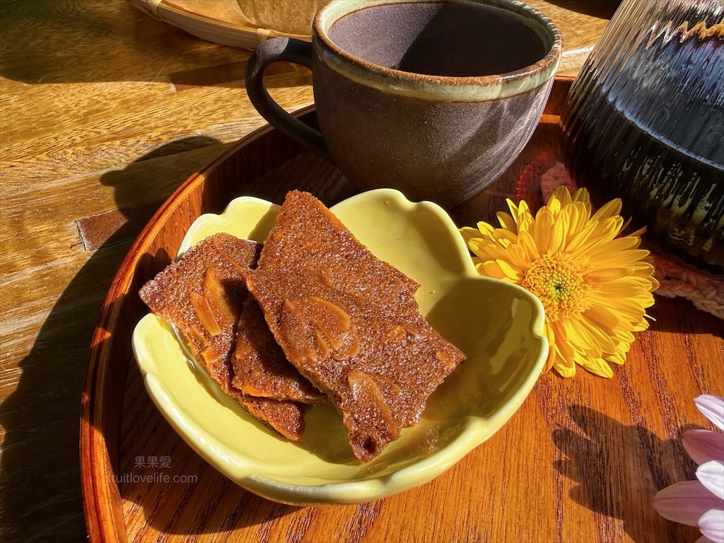 王藤咖啡 | 苗栗通霄白沙屯寵物友善咖啡廳，漂浮冰咖啡醒獅、祥龍相當吸睛，還有以勇字拉花來結合白沙屯 @果果愛Fruitlove