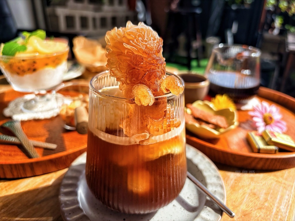 王藤咖啡 | 苗栗通霄白沙屯寵物友善咖啡廳，漂浮冰咖啡醒獅、祥龍相當吸睛，還有以勇字拉花來結合白沙屯 @果果愛Fruitlove