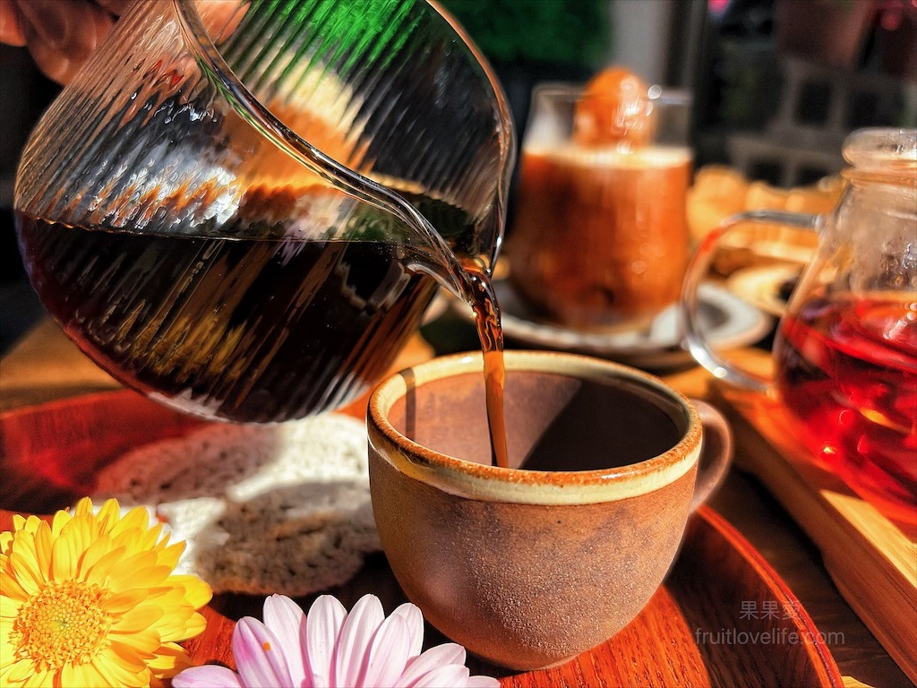 王藤咖啡 | 苗栗通霄白沙屯寵物友善咖啡廳,漂浮冰咖啡醒獅、祥龍相當吸睛,還有以勇字拉花來結合白沙屯 @果果愛Fruitlove 王藤咖啡 | 苗栗通霄白沙屯寵物友善咖啡廳,漂浮冰咖啡醒獅、祥龍相當吸睛,還有以勇字拉花來結合白沙屯 @果果愛Fruitlove