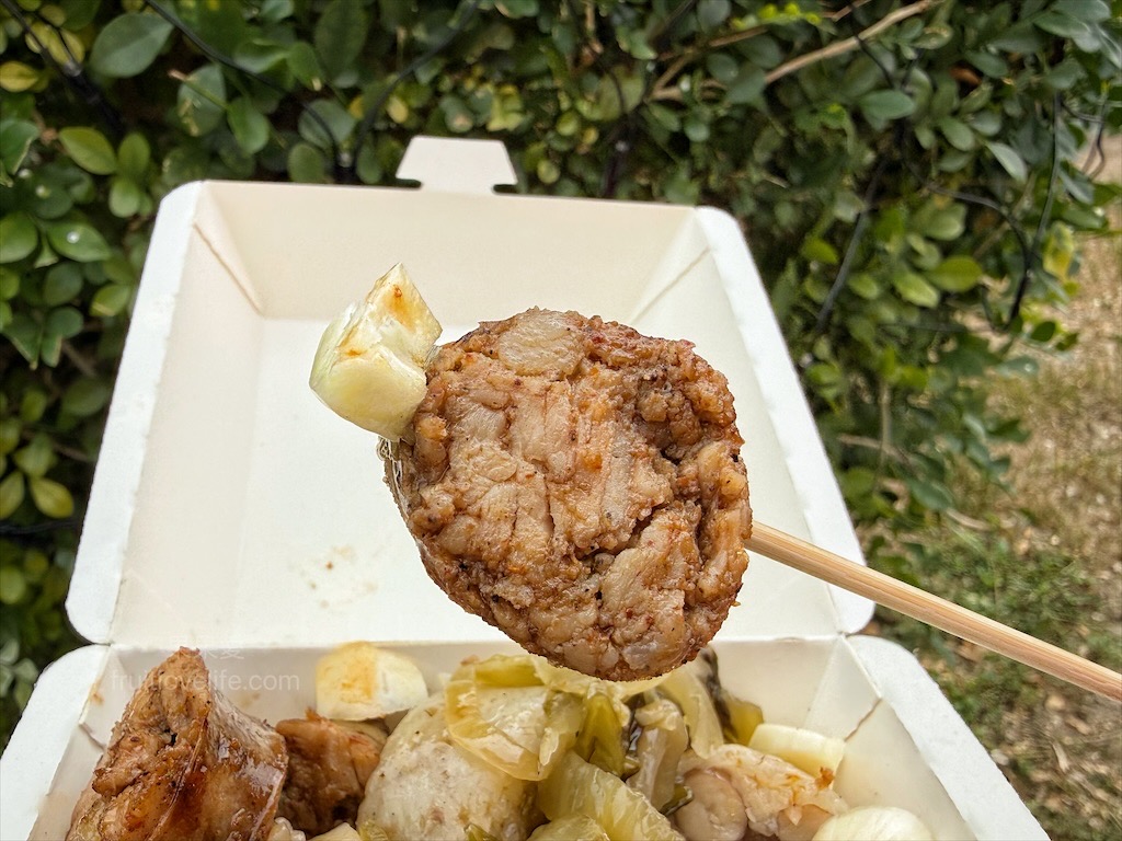 二姐杏包菇香腸 | 台中北屯烤香腸，大坑周末限定美食，有炭香味的麻辣香腸、花生糯米腸 @果果愛Fruitlove