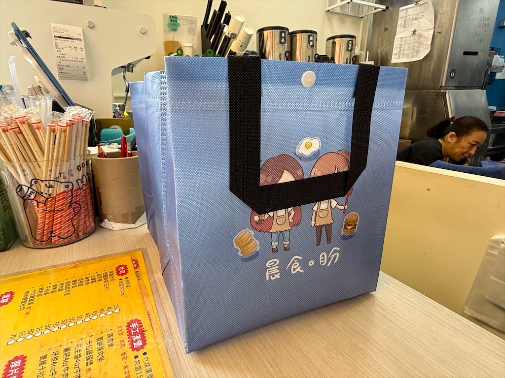 晨食盼早午餐 | 台中中區早午餐，一早可以吃到香酥的車輪餅，就在這間早午餐店裡 @果果愛Fruitlove