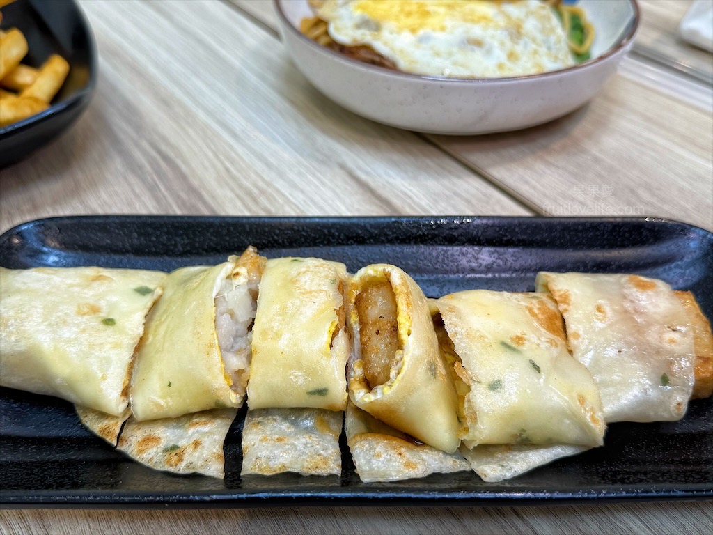 晨食盼早午餐 | 台中中區早午餐，一早可以吃到香酥的車輪餅，就在這間早午餐店裡 @果果愛Fruitlove