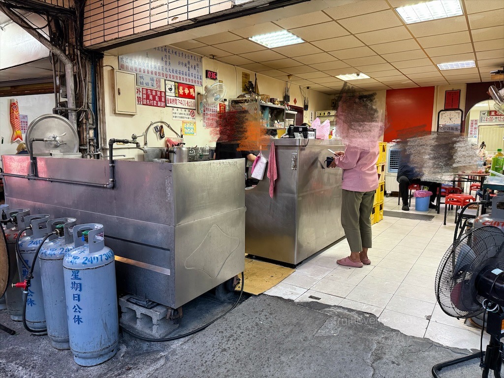 大里薑母鴨 | 台中大里薑母鴨推薦，湯頭清甜爽口，薑味有香氣，現炒鴨肉質鮮嫩不柴，寵物友善 @果果愛Fruitlove