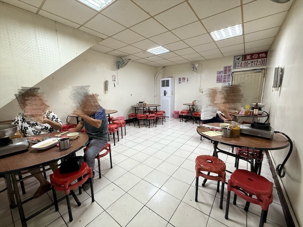 大里薑母鴨 | 台中大里薑母鴨推薦，湯頭清甜爽口，薑味有香氣，現炒鴨肉質鮮嫩不柴，寵物友善 @果果愛Fruitlove