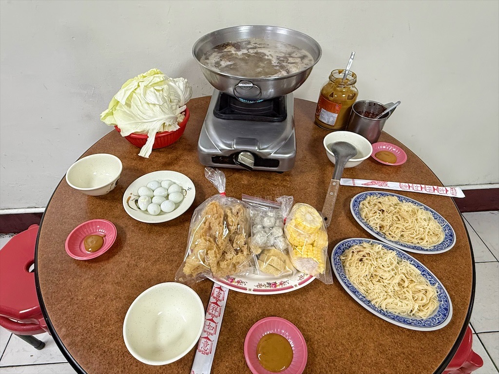 大里薑母鴨 | 台中大里薑母鴨推薦，湯頭清甜爽口，薑味有香氣，現炒鴨肉質鮮嫩不柴，寵物友善 @果果愛Fruitlove