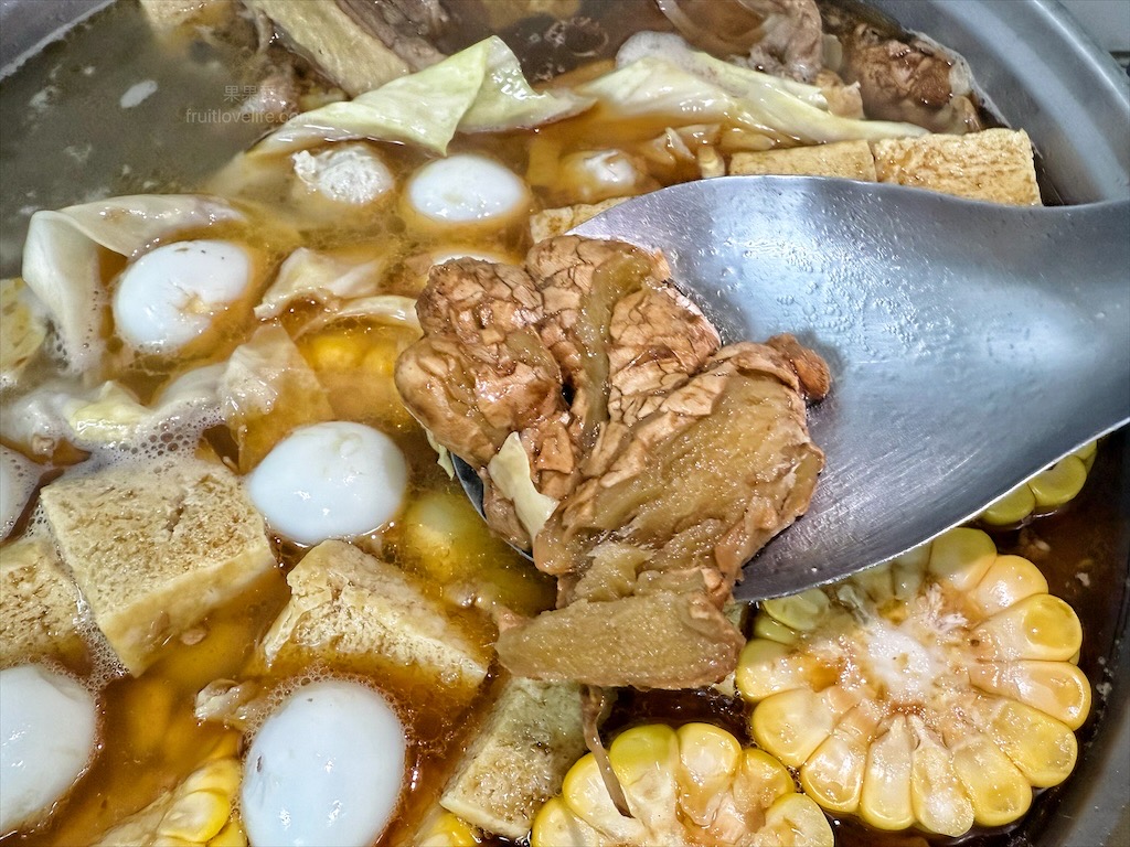 大里薑母鴨 | 台中大里薑母鴨推薦，湯頭清甜爽口，薑味有香氣，現炒鴨肉質鮮嫩不柴，寵物友善 @果果愛Fruitlove