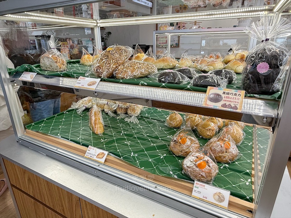 胖加烘焙-大里中興店 | 台中大里麵包蛋糕咖啡廳，當日現做新鮮烘焙，品項豐富，服務親切溫暖，不只賣麵包還有賣咖啡 @果果愛Fruitlove