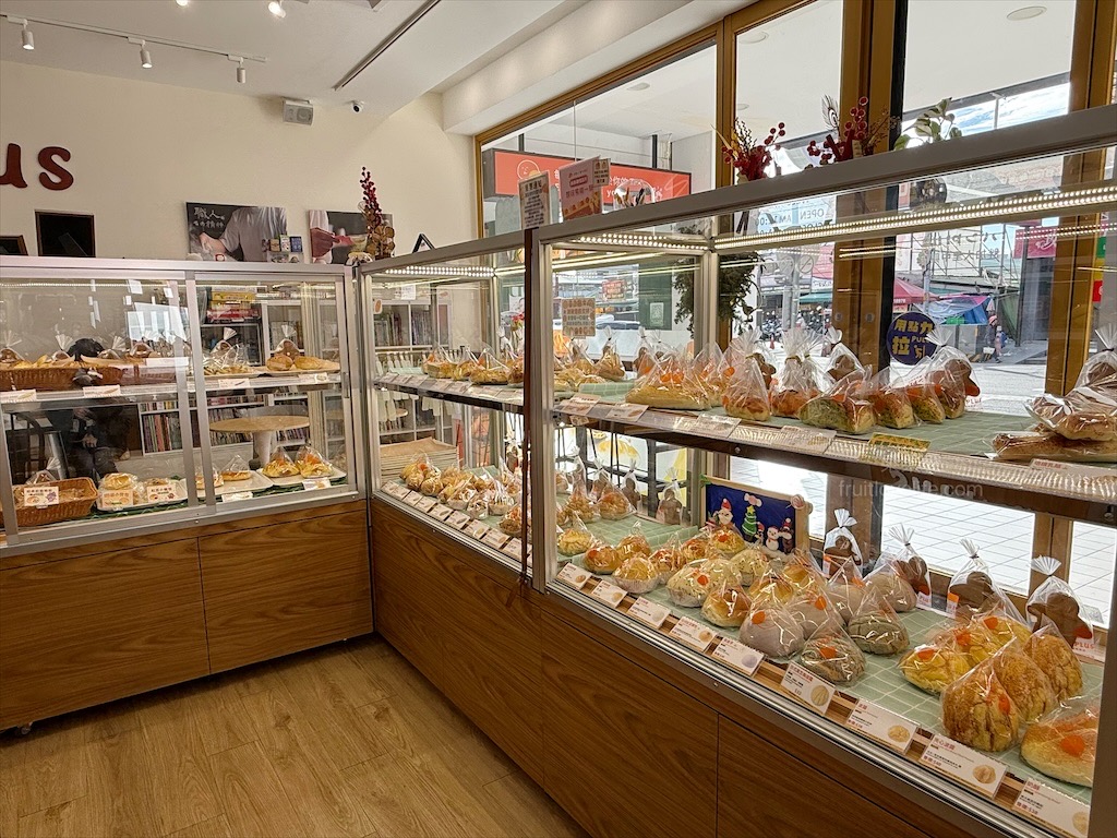胖加烘焙-大里中興店 | 台中大里麵包蛋糕咖啡廳，當日現做新鮮烘焙，品項豐富，服務親切溫暖，不只賣麵包還有賣咖啡 @果果愛Fruitlove