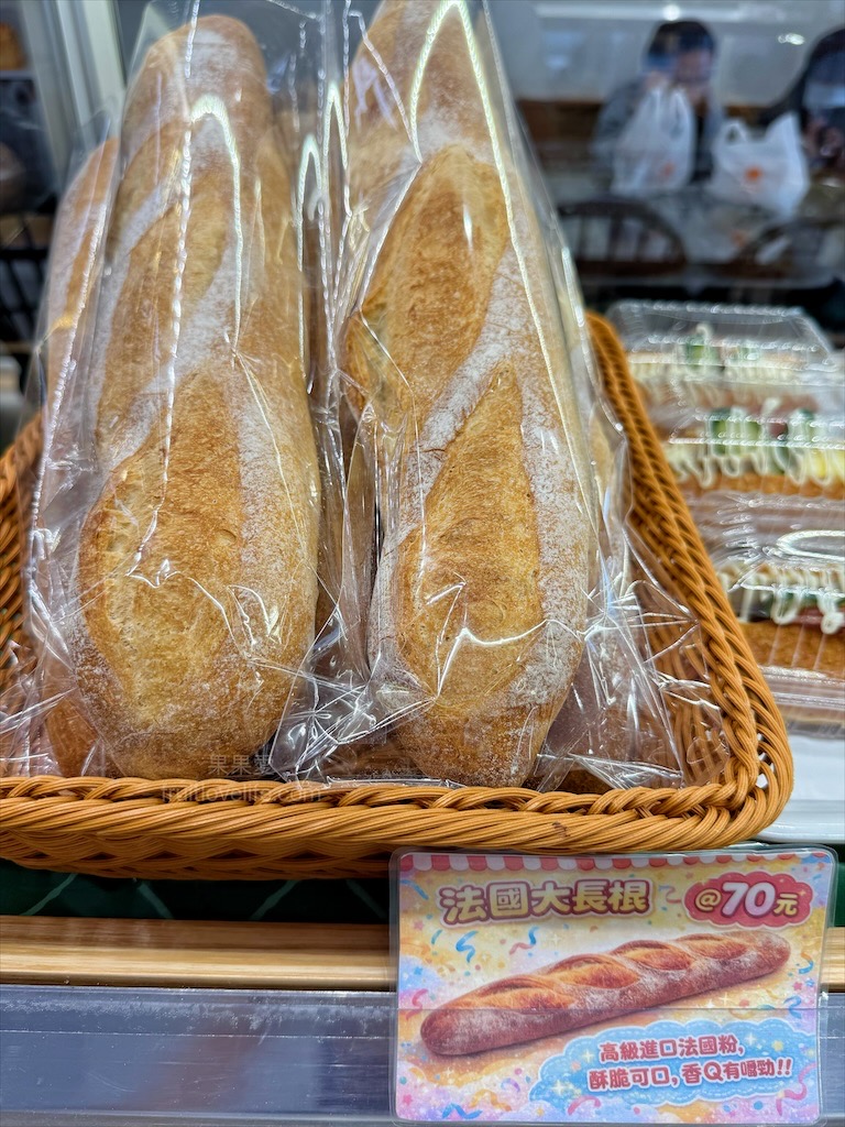 胖加烘焙-大里中興店 | 台中大里麵包蛋糕咖啡廳，當日現做新鮮烘焙，品項豐富，服務親切溫暖，不只賣麵包還有賣咖啡 @果果愛Fruitlove