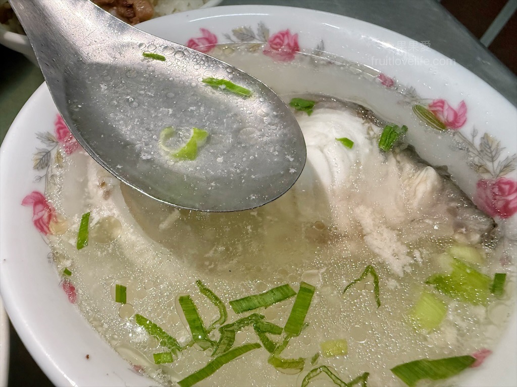 北港草魚本舖|雲林北港早午餐，朝天宮附近的美食小吃，筍絲魯肉飯+草魚湯是推薦的組合 @果果愛Fruitlove