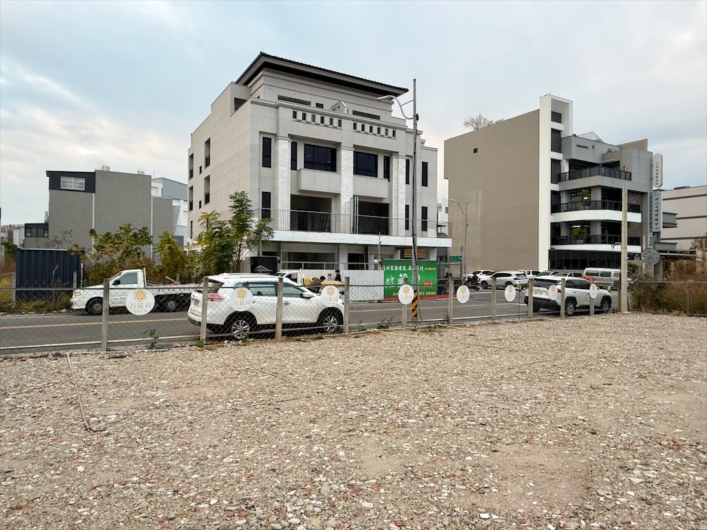 万錵同石頭火鍋|彰化埔心、員林交界的火鍋，先爆炒再煮，湯頭鮮香濃郁又回甘，必點秘製滷肉飯、手打鮮蝦滑 @果果愛Fruitlove