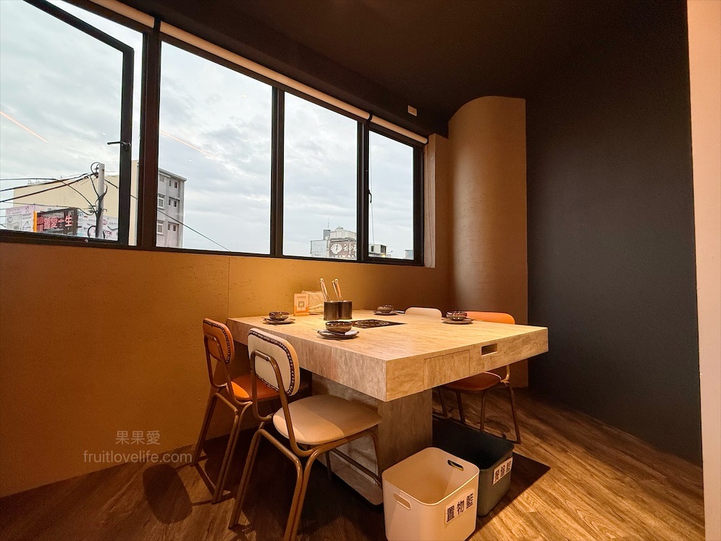 万錵同石頭火鍋|彰化埔心、員林交界的火鍋，先爆炒再煮，湯頭鮮香濃郁又回甘，必點秘製滷肉飯、手打鮮蝦滑 @果果愛Fruitlove