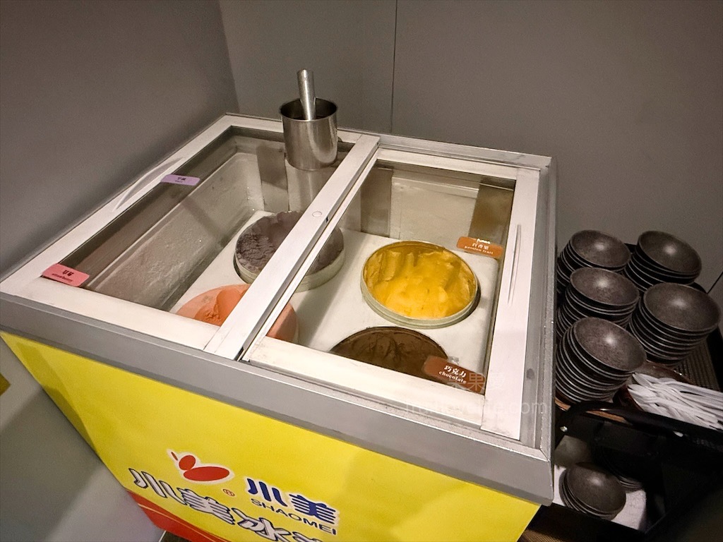 万錵同石頭火鍋|彰化埔心、員林交界的火鍋，先爆炒再煮，湯頭鮮香濃郁又回甘，必點秘製滷肉飯、手打鮮蝦滑 @果果愛Fruitlove