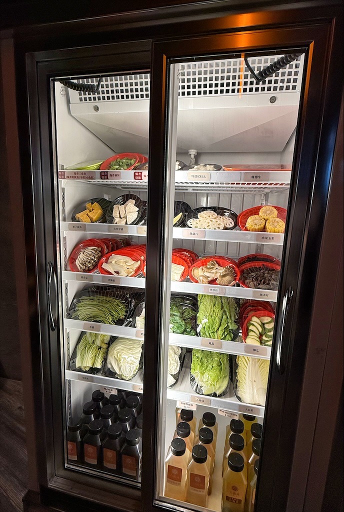 万錵同石頭火鍋|彰化埔心、員林交界的火鍋，先爆炒再煮，湯頭鮮香濃郁又回甘，必點秘製滷肉飯、手打鮮蝦滑 @果果愛Fruitlove