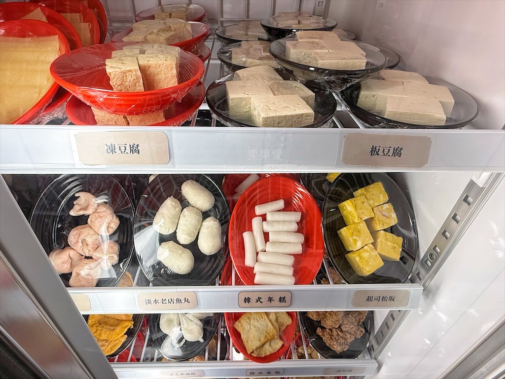 万錵同石頭火鍋|彰化埔心、員林交界的火鍋，先爆炒再煮，湯頭鮮香濃郁又回甘，必點秘製滷肉飯、手打鮮蝦滑 @果果愛Fruitlove