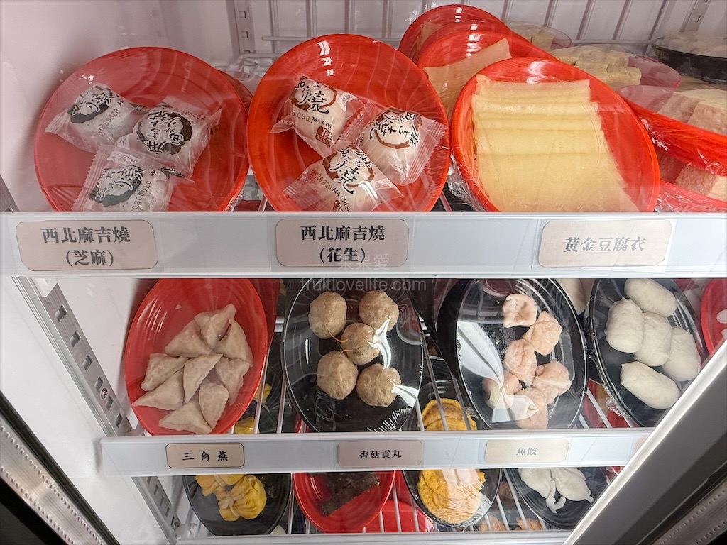 万錵同石頭火鍋|彰化埔心、員林交界的火鍋，先爆炒再煮，湯頭鮮香濃郁又回甘，必點秘製滷肉飯、手打鮮蝦滑 @果果愛Fruitlove