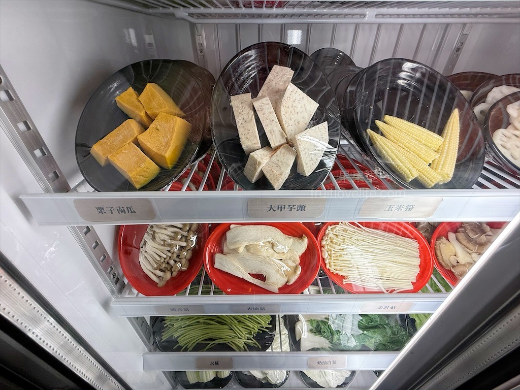 万錵同石頭火鍋|彰化埔心、員林交界的火鍋，先爆炒再煮，湯頭鮮香濃郁又回甘，必點秘製滷肉飯、手打鮮蝦滑 @果果愛Fruitlove