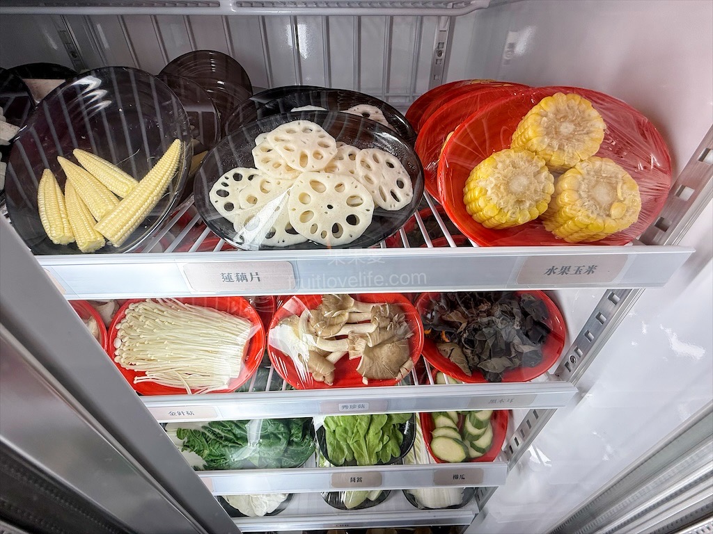 万錵同石頭火鍋|彰化埔心、員林交界的火鍋，先爆炒再煮，湯頭鮮香濃郁又回甘，必點秘製滷肉飯、手打鮮蝦滑 @果果愛Fruitlove