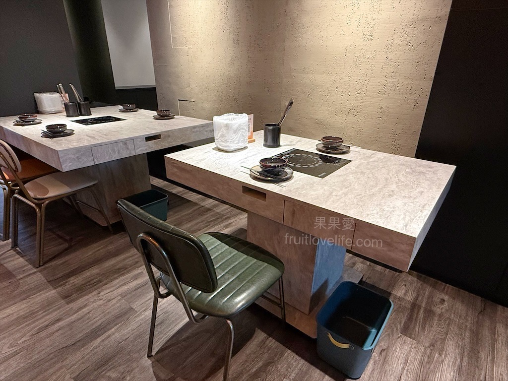 万錵同石頭火鍋|彰化埔心、員林交界的火鍋，先爆炒再煮，湯頭鮮香濃郁又回甘，必點秘製滷肉飯、手打鮮蝦滑 @果果愛Fruitlove