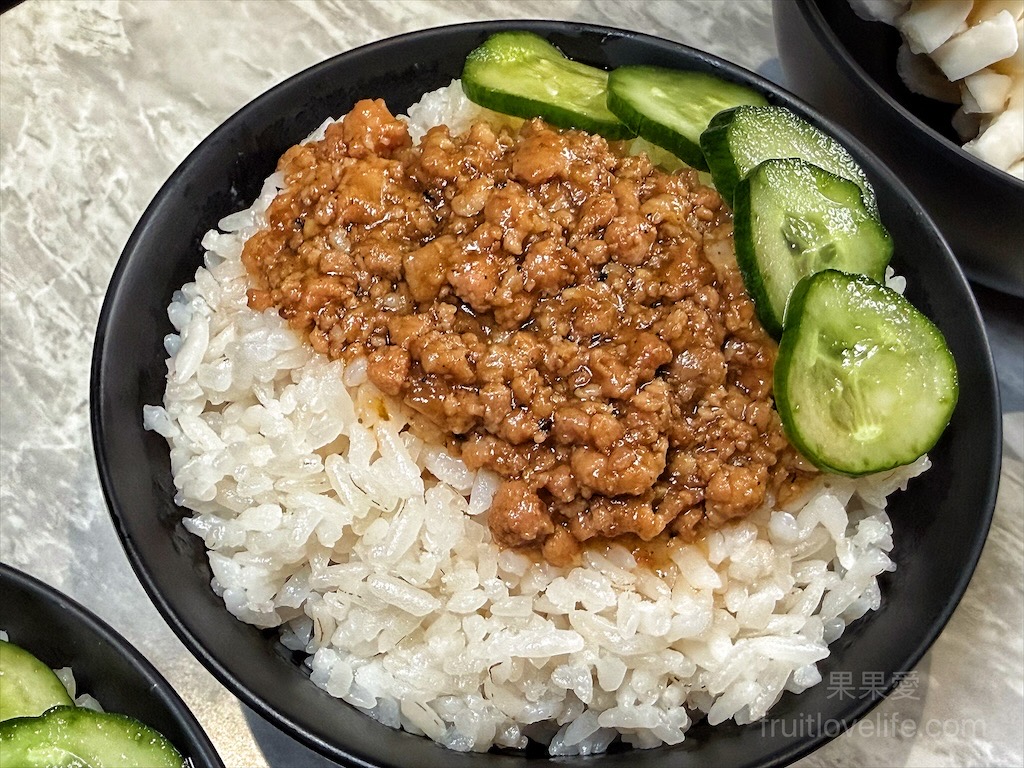 万錵同石頭火鍋|彰化埔心、員林交界的火鍋，先爆炒再煮，湯頭鮮香濃郁又回甘，必點秘製滷肉飯、手打鮮蝦滑 @果果愛Fruitlove