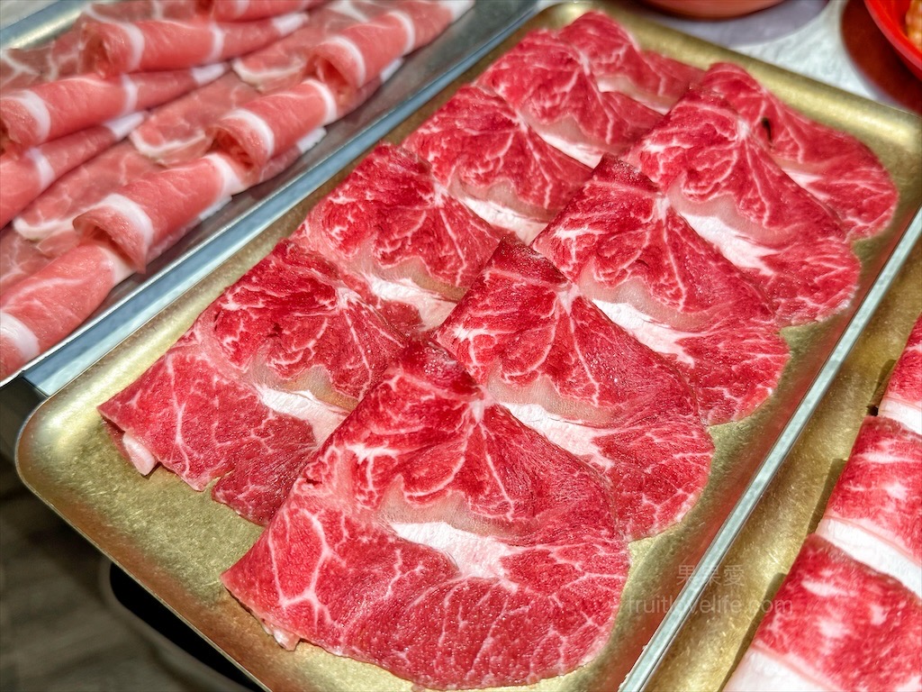 万錵同石頭火鍋|彰化埔心、員林交界的火鍋，先爆炒再煮，湯頭鮮香濃郁又回甘，必點秘製滷肉飯、手打鮮蝦滑 @果果愛Fruitlove