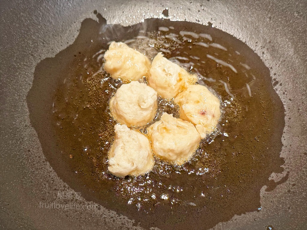 万錵同石頭火鍋|彰化埔心、員林交界的火鍋，先爆炒再煮，湯頭鮮香濃郁又回甘，必點秘製滷肉飯、手打鮮蝦滑 @果果愛Fruitlove