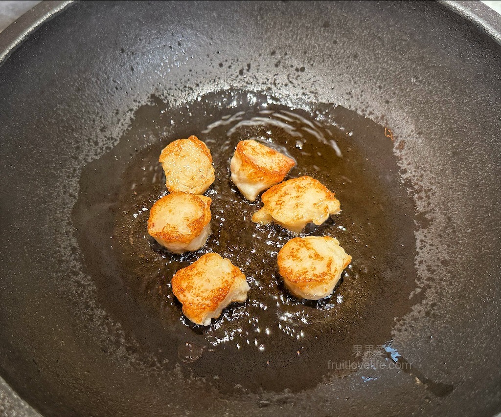 万錵同石頭火鍋|彰化埔心、員林交界的火鍋，先爆炒再煮，湯頭鮮香濃郁又回甘，必點秘製滷肉飯、手打鮮蝦滑 @果果愛Fruitlove