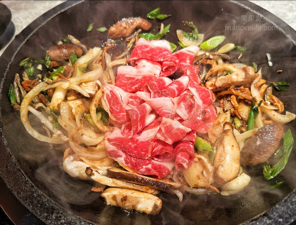 万錵同石頭火鍋|彰化埔心、員林交界的火鍋，先爆炒再煮，湯頭鮮香濃郁又回甘，必點秘製滷肉飯、手打鮮蝦滑 @果果愛Fruitlove