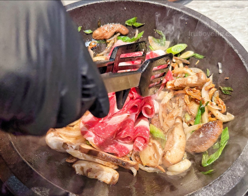 万錵同石頭火鍋|彰化埔心、員林交界的火鍋，先爆炒再煮，湯頭鮮香濃郁又回甘，必點秘製滷肉飯、手打鮮蝦滑 @果果愛Fruitlove