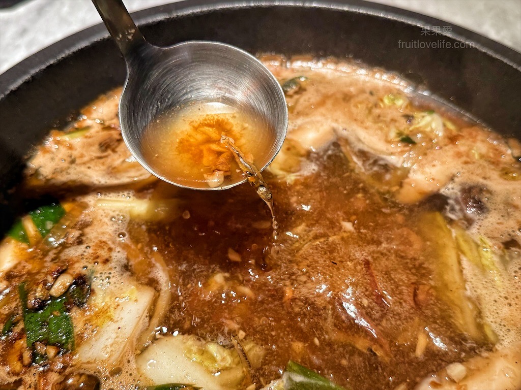 万錵同石頭火鍋|彰化埔心、員林交界的火鍋，先爆炒再煮，湯頭鮮香濃郁又回甘，必點秘製滷肉飯、手打鮮蝦滑 @果果愛Fruitlove