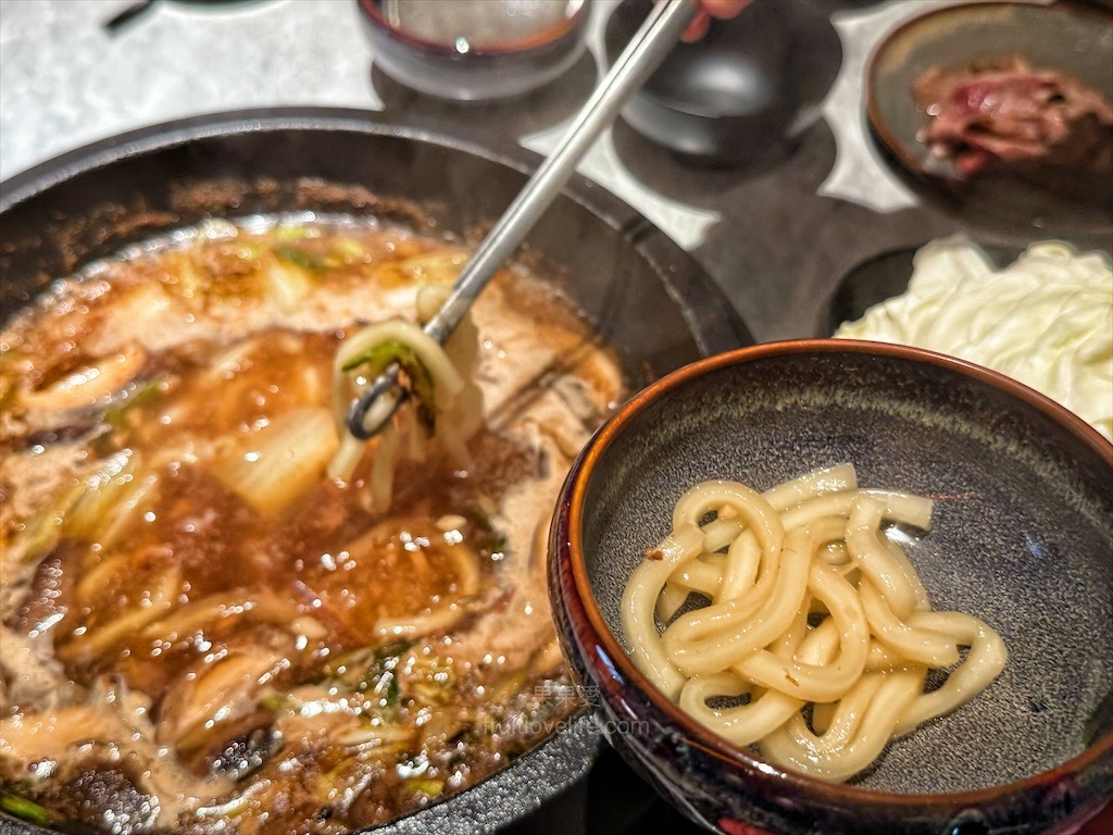 万錵同石頭火鍋|彰化埔心、員林交界的火鍋，先爆炒再煮，湯頭鮮香濃郁又回甘，必點秘製滷肉飯、手打鮮蝦滑 @果果愛Fruitlove