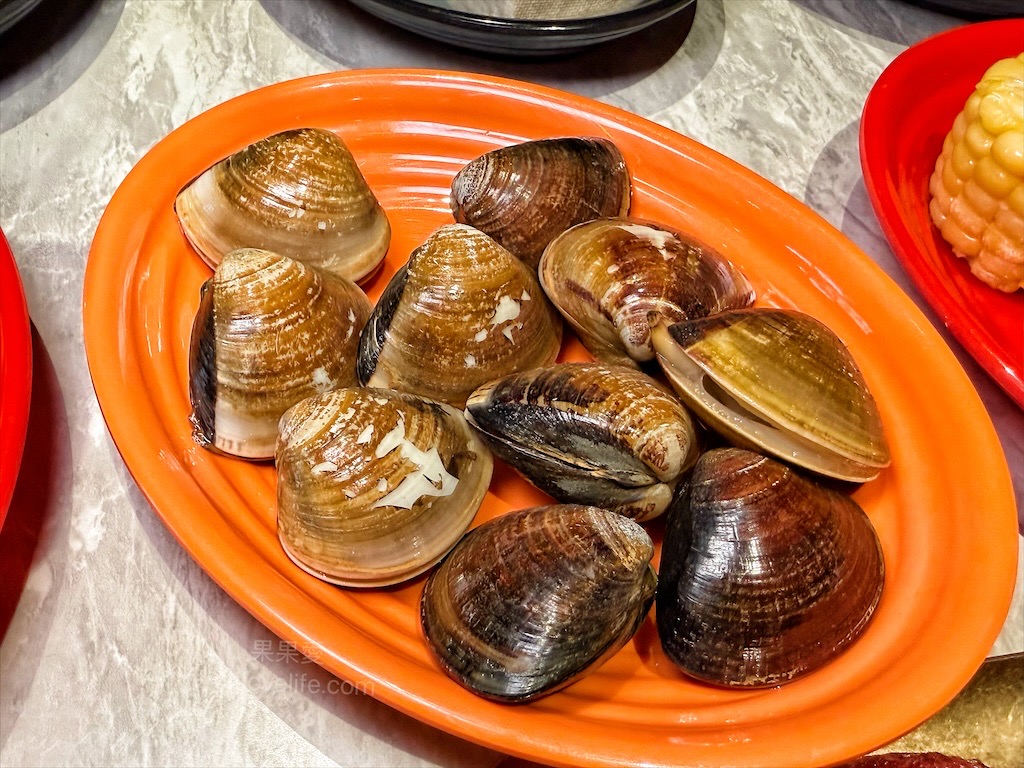 万錵同石頭火鍋|彰化埔心、員林交界的火鍋，先爆炒再煮，湯頭鮮香濃郁又回甘，必點秘製滷肉飯、手打鮮蝦滑 @果果愛Fruitlove