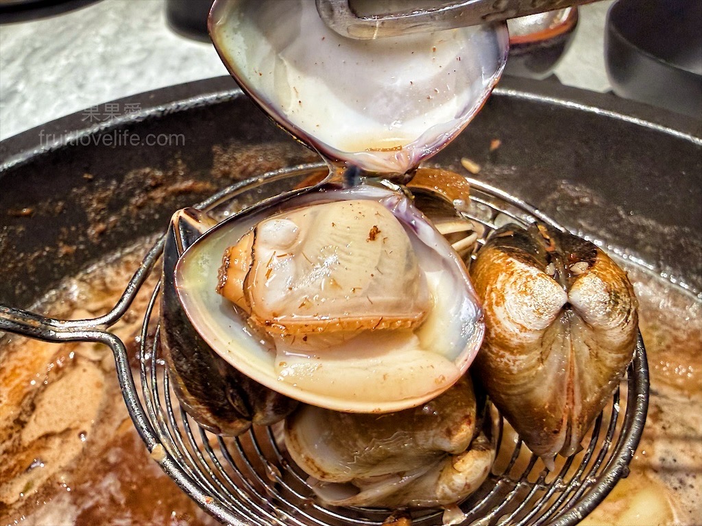 万錵同石頭火鍋|彰化埔心、員林交界的火鍋，先爆炒再煮，湯頭鮮香濃郁又回甘，必點秘製滷肉飯、手打鮮蝦滑 @果果愛Fruitlove