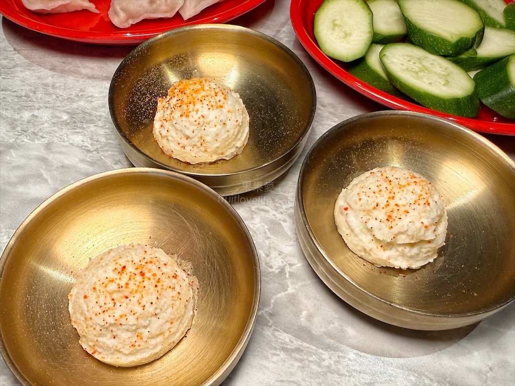 万錵同石頭火鍋|彰化埔心、員林交界的火鍋，先爆炒再煮，湯頭鮮香濃郁又回甘，必點秘製滷肉飯、手打鮮蝦滑 @果果愛Fruitlove