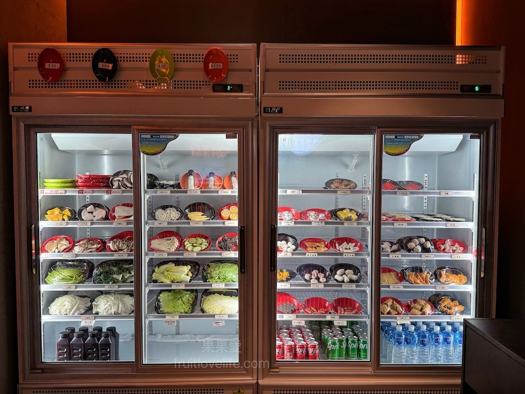 万錵同石頭火鍋|彰化埔心、員林交界的火鍋，先爆炒再煮，湯頭鮮香濃郁又回甘，必點秘製滷肉飯、手打鮮蝦滑 @果果愛Fruitlove